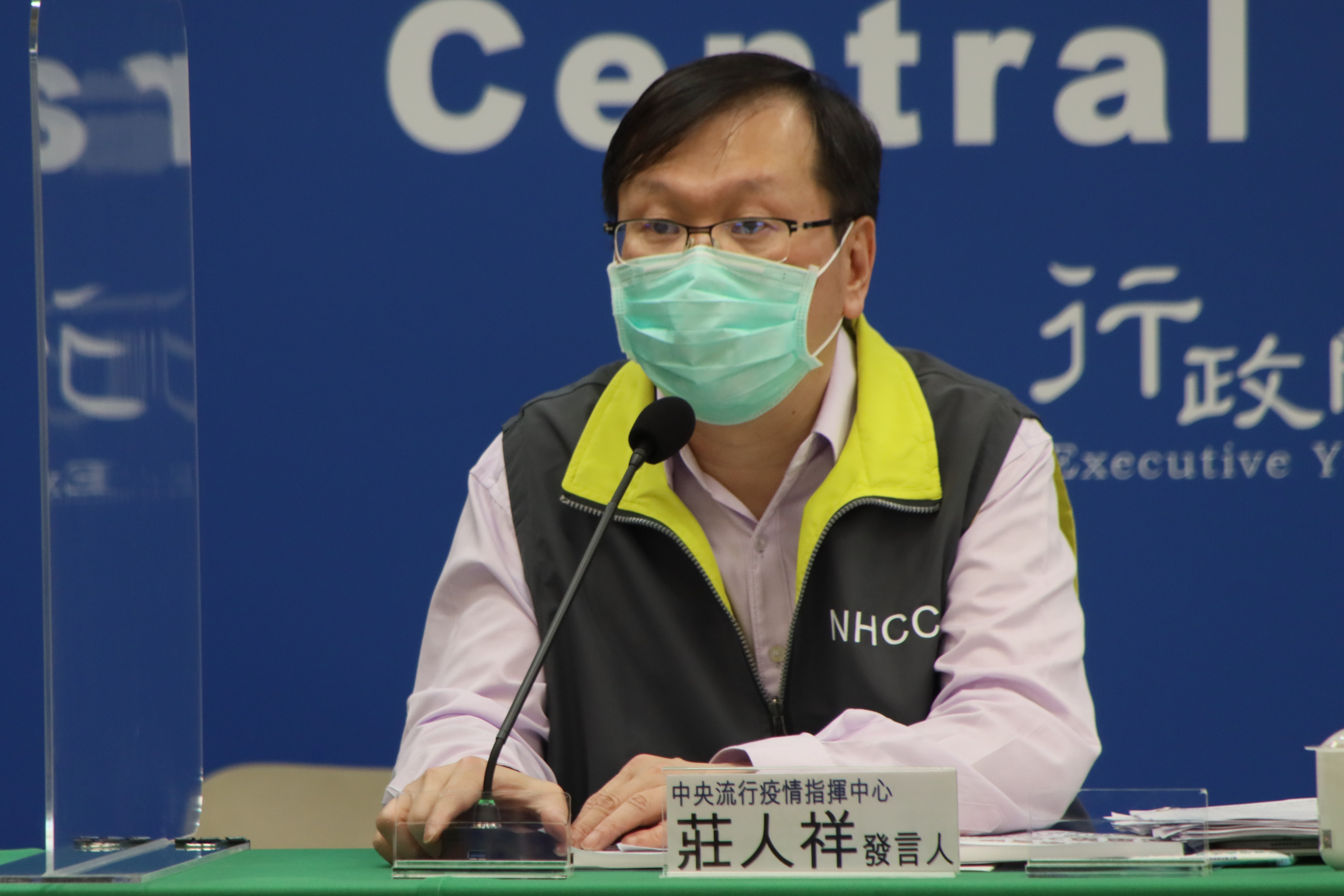 莊人祥表示，已解隔第三天的指揮官陳時中快篩仍呈陽性，今天也仍有進疾管署辦公開會。(指揮中心提供)
