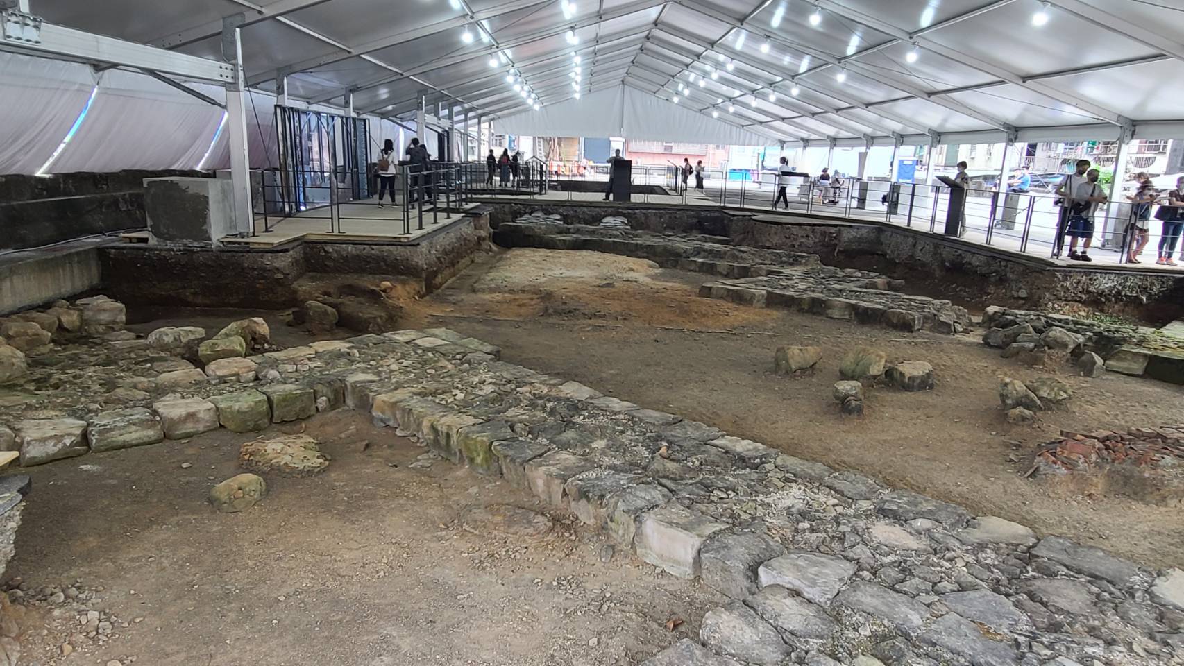 「西班牙諸聖教堂考古遺址」見證17世紀西班牙人造訪台灣的證據，也是基隆城市博覽會的重要展場亮點之一。(江昭倫 攝)