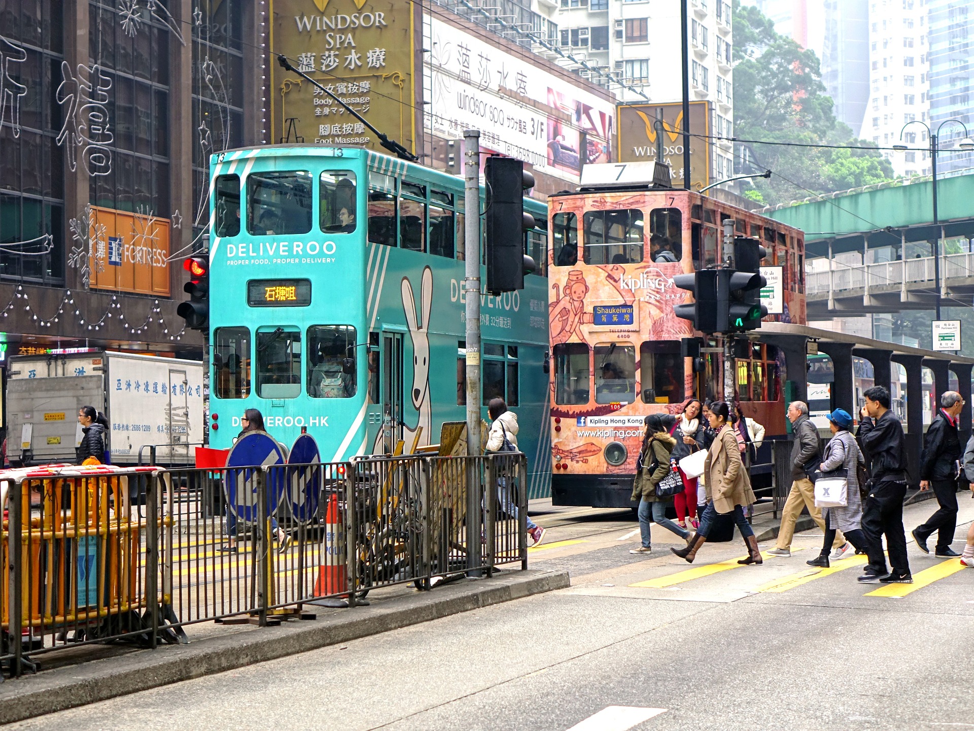 香港15日新增確診破千例 ，圖為香港中環市區。 （Pixabay)