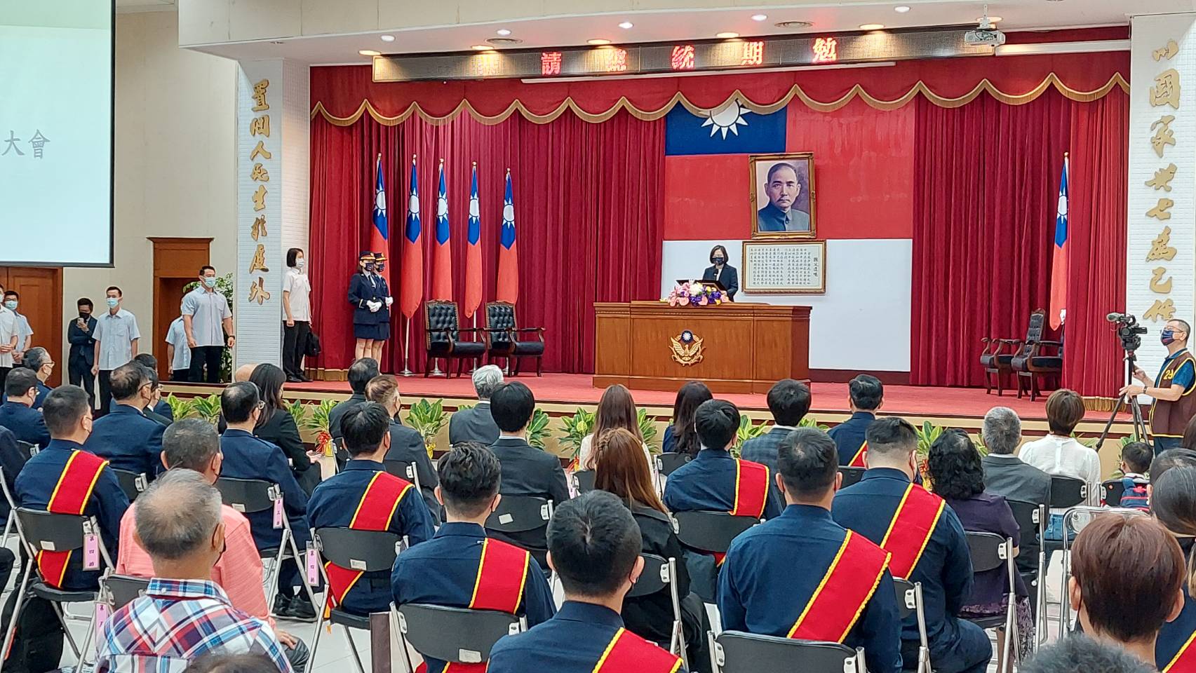蔡英文總統出席111年警察節慶祝大會，期勉警察加強科技犯罪的防治。(歐陽夢萍 攝)