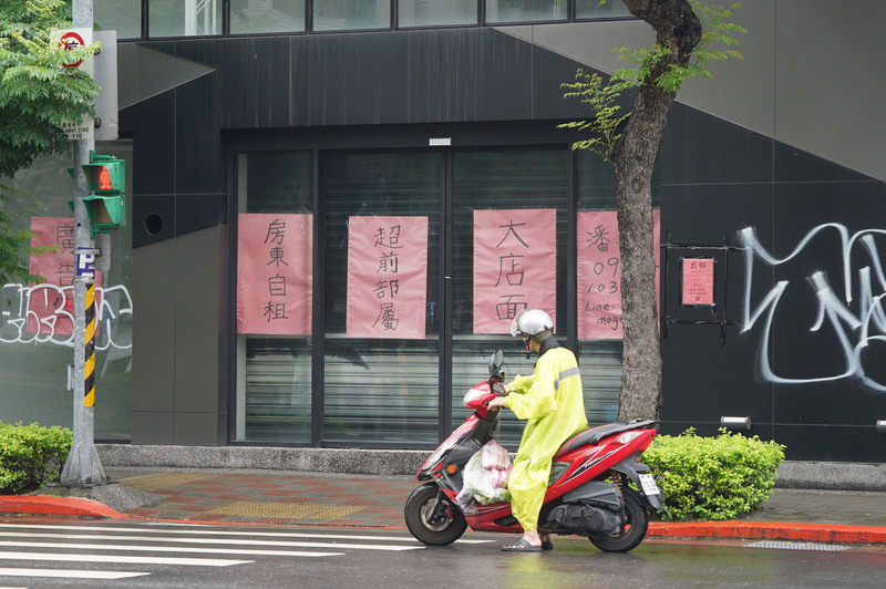 內政部表示，內政部住宅基金目前補貼中的17項政策性優惠房貸，維持3月23日補貼措施，減少半碼到今年底，協助各類購屋、修繕貸款利息補貼民眾安家。 (圖：中央社)