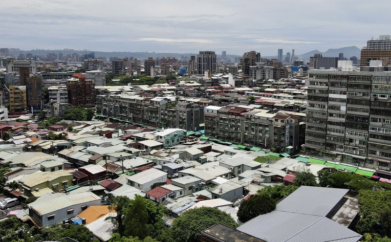 內政部統計，2023年上半年，全台房屋買賣移轉創5年新低。圖為台北市萬華區住宅區。(示意圖／中央社)