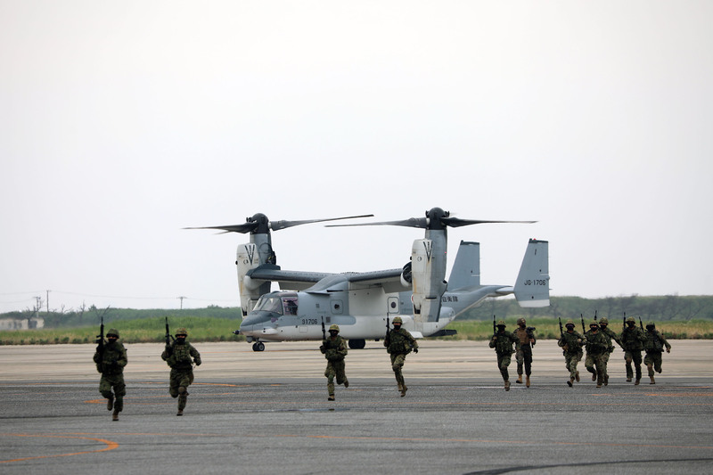 日本增加國防預算，除了追求國家正常化發展，也是為了因應中國的軍事威脅。圖為日本陸上自衛隊魚鷹機。(圖：中央社資料照片)