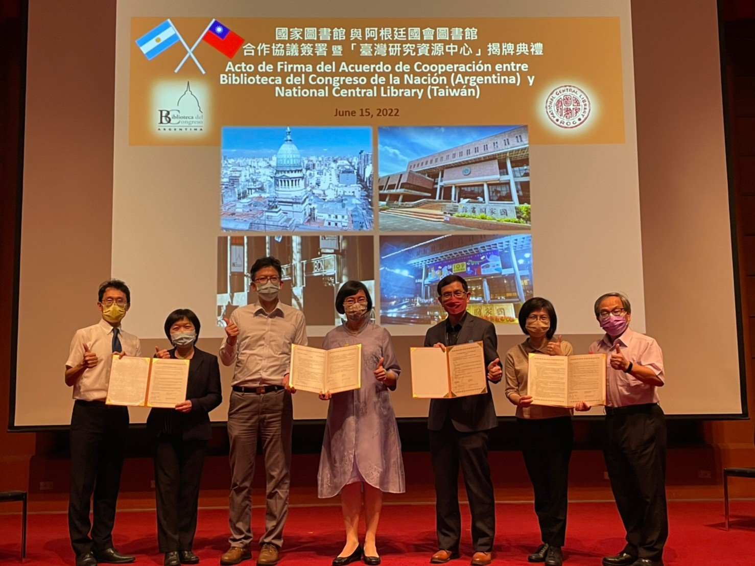 全球第一個「台灣研究資源中心」由國家圖書館與阿根廷國會圖書館合作，15日在阿根廷揭牌。(圖:國家圖書館臉書)