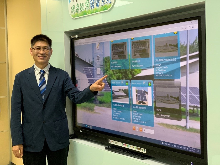 中興大學推動智慧農牧場畜電共生虛擬電廠，校內設有監控室，可回傳每日產電資訊與數據。(中興大學提供)