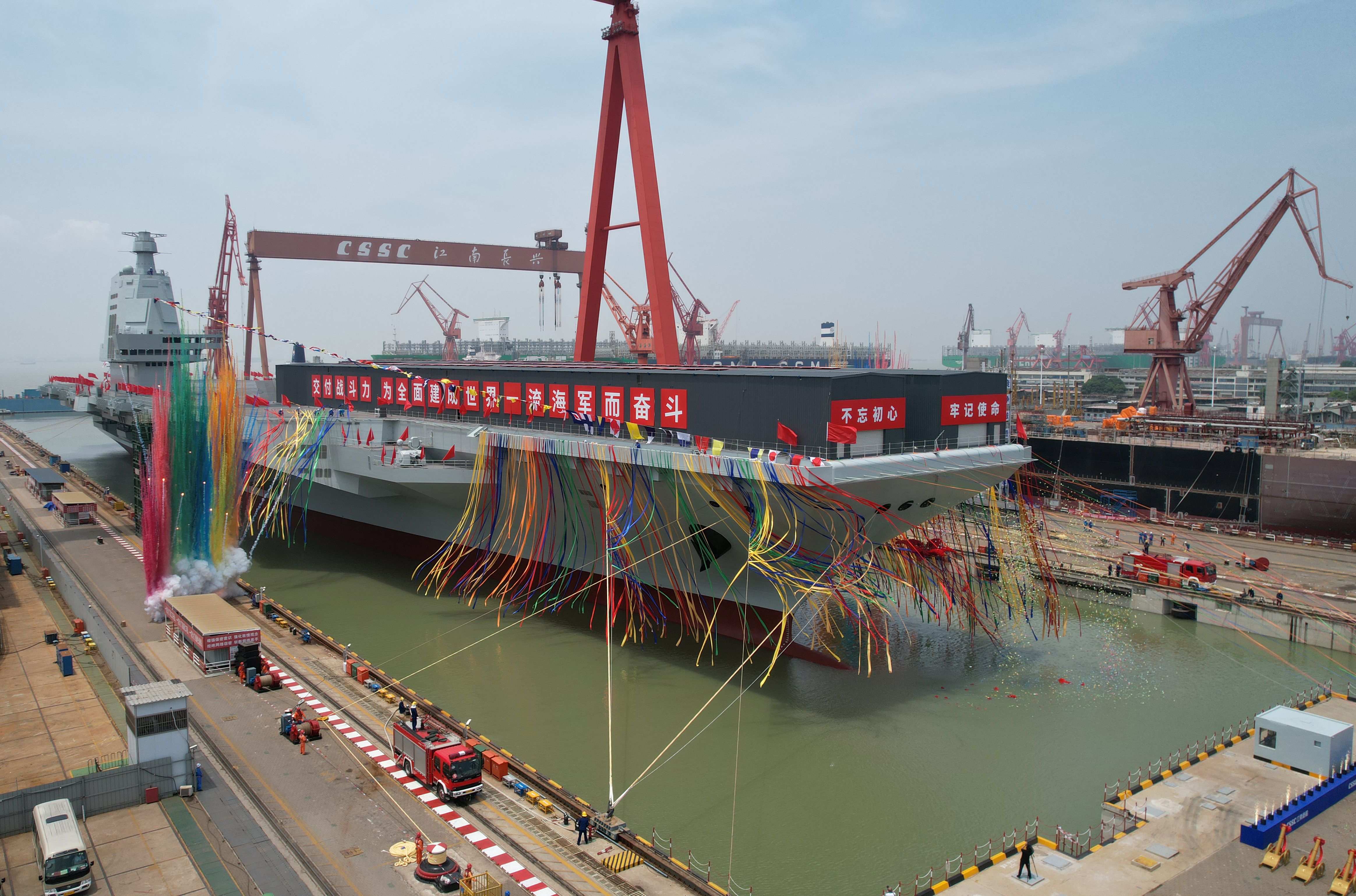 中共003航母「福建艦」下水。(AFP)