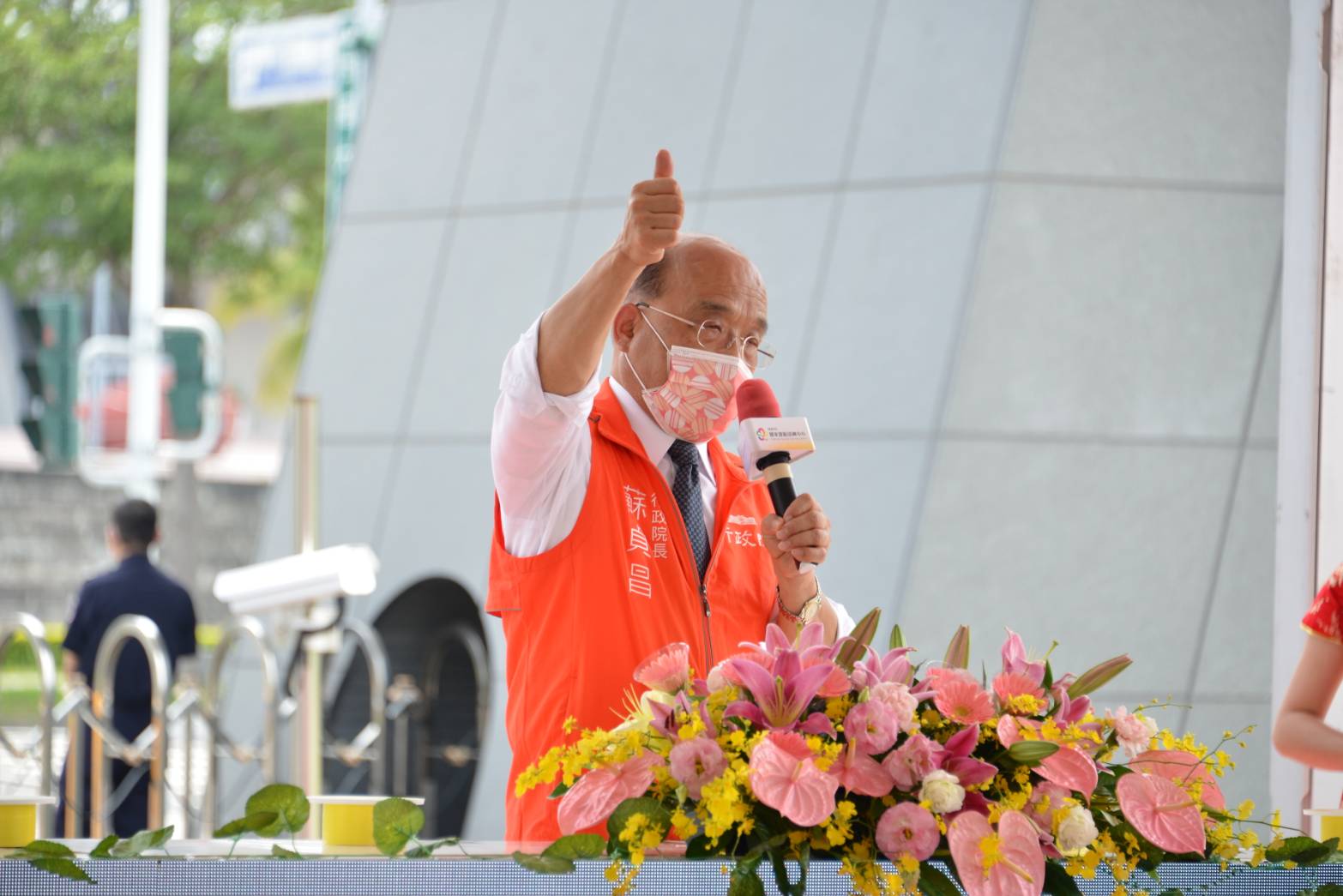 行政院長蘇貞昌21日上午出席「國訓中心新建大門啟用暨國家運科中心籌備處揭牌典禮」，展現政府力挺選手決心。(體育署提供)