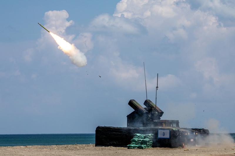 國軍完成「民國111年飛彈射擊訓練—神弓操演」，復仇者飛彈車系統實施刺針飛彈射擊。（陸軍第四作戰區提供） (圖：中央社)
