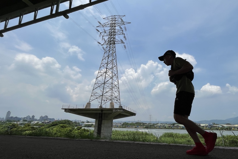 經濟部27日召開111年電價費率審議臨時會，決議平均電價調幅為8.4%。(示意圖/圖：中央社)