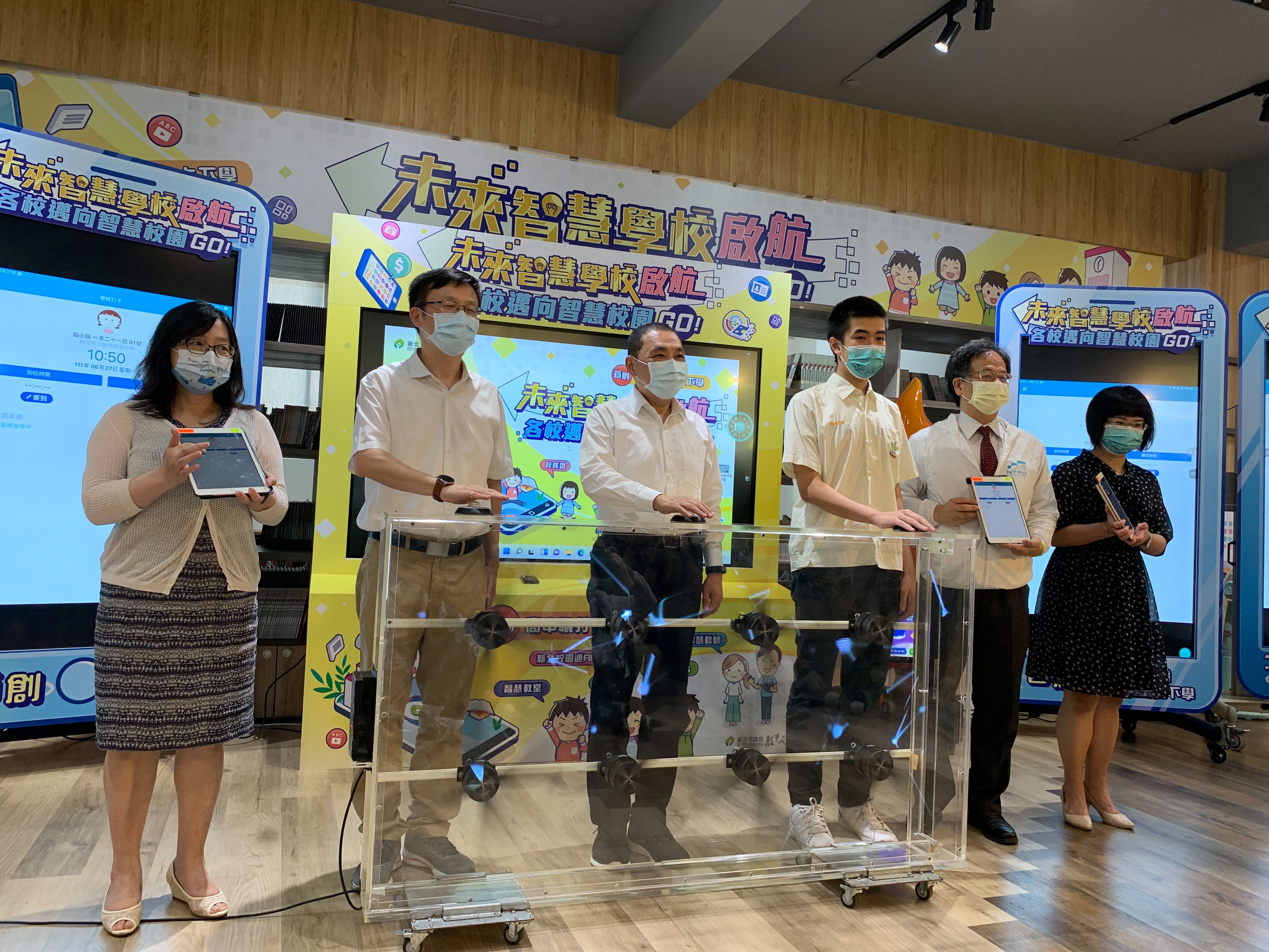 新北市教育局在頂溪國小舉辦「未來智慧學校」啟航儀式。(新北市教育局提供)