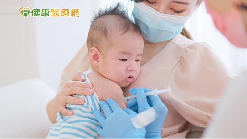 《健康醫療網》彙整美國、英國、澳洲有關兒童疫苗之相關政策，及各國施打兒童疫苗的安全性、效益研究。(圖：健康醫療網 提供)
