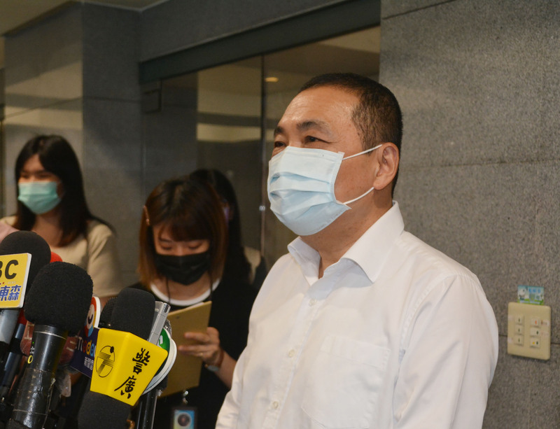 新北市長侯友宜（右）。(資料照片/CNA)