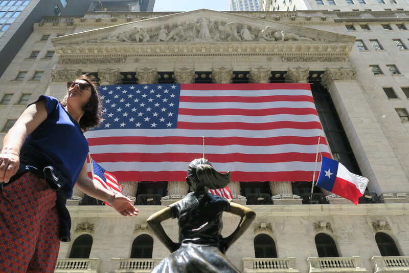 聯準會連3度升息3碼 經濟前景黯淡美股重挫。(圖：中央社)