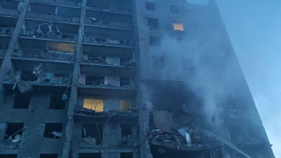 俄羅斯軍隊撤出蛇島後，轉向砲轟港市敖德薩，已知造成10多人死亡。（Twitter/@Podolyak_M)