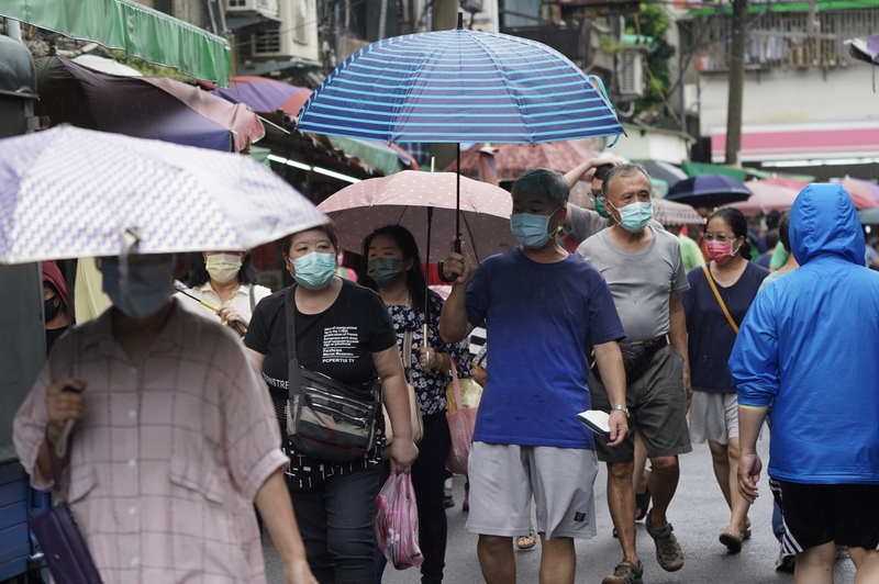 中央氣象局發布雲林以北12縣市大雨特報，中午過後陸續擴及到19縣市。(圖：中央社)