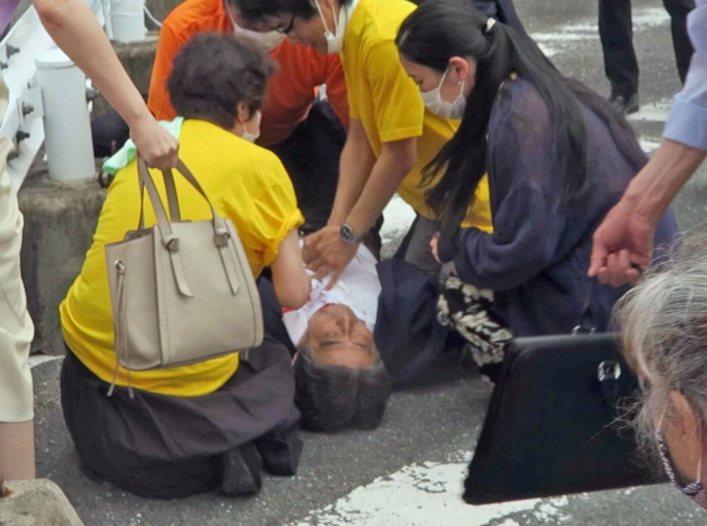 日本前首相安倍晉三遭槍擊，無生命跡象。(路透社/達志影像)