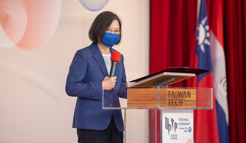 蔡英文總統出席「台巴科技大學」交換生結業典禮。(總統府提供)