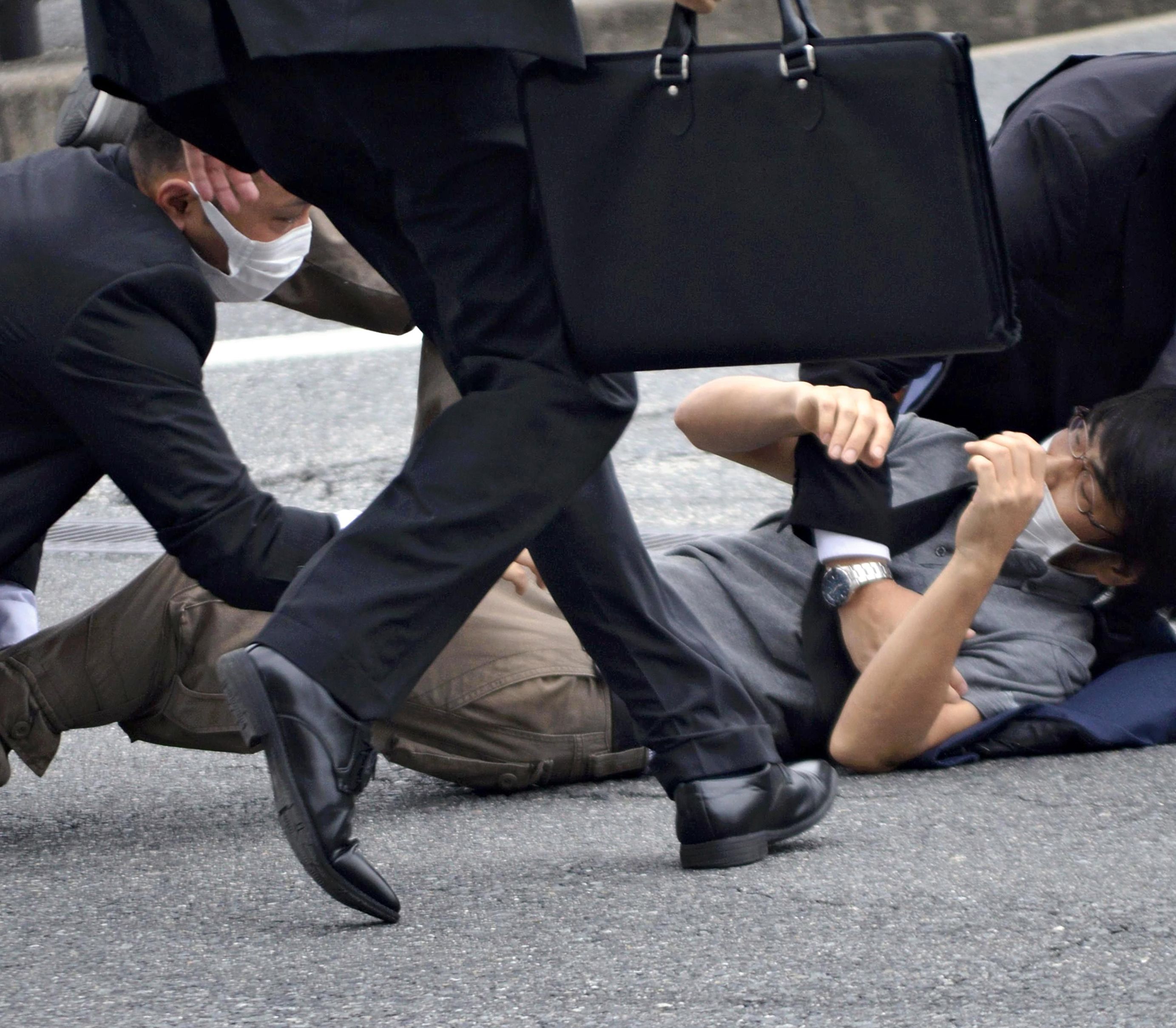 涉嫌殺害日本前首相安倍晉三(Abe Shinzo)的兇手山上徹也(圖)承認是以安倍為攻擊目標，並表示他對某個他認為與安倍有關的特定團體心存怨恨。( AFP)