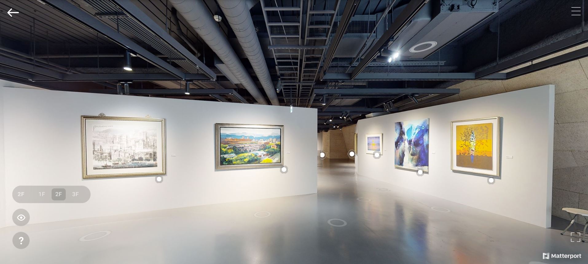 台灣師範大學百年校慶校友美術創作邀請展設計線上3D展間，還可跨樓層參觀，彷彿親臨現場。(台師大提供)