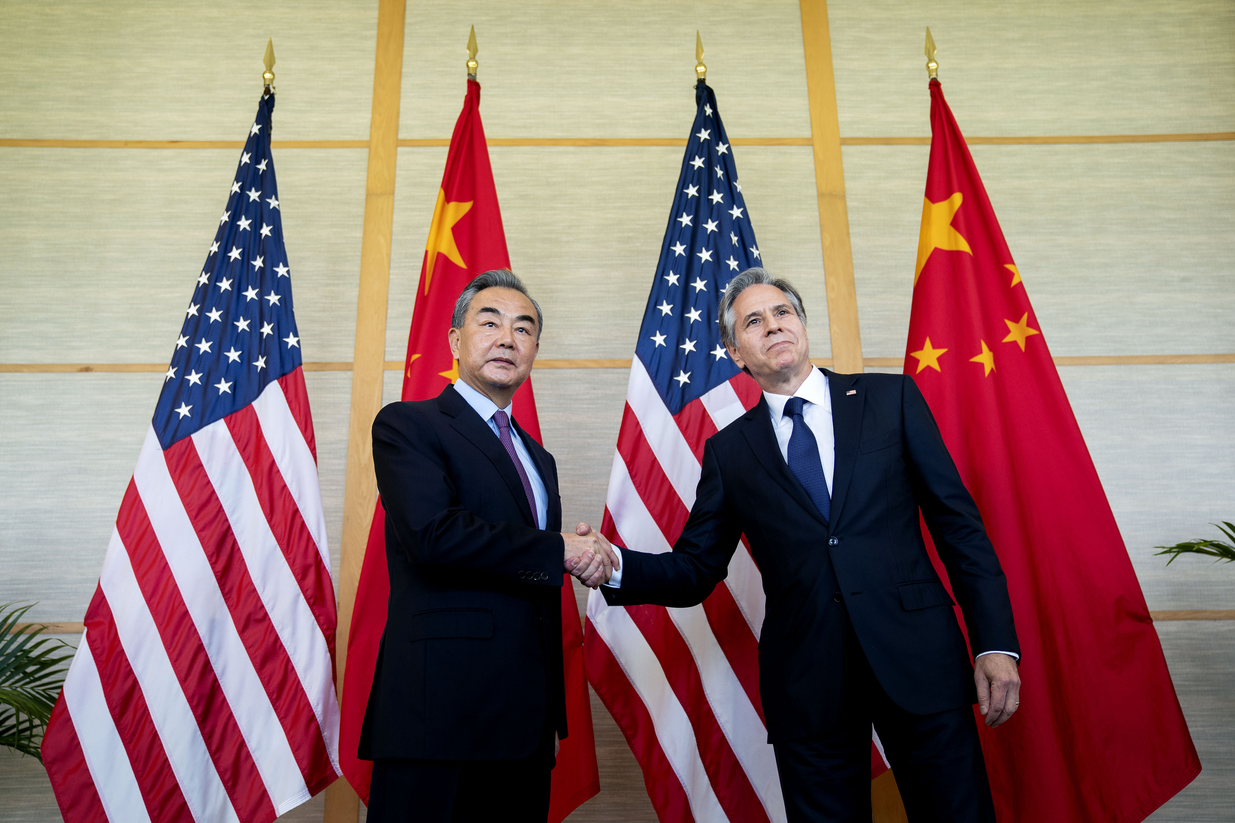 圖為美國國務卿布林肯(Antony Blinken)和中國外交部長王毅2022年7月間會談。(AFP/檔案照片)