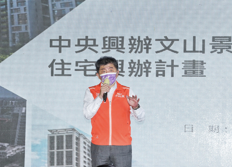 民進黨選對會通過徵召衛福部長陳時中參選台北市長。圖為陳時中10日出席「中央興辦文山景美社會住宅預定地」活動。(圖：中央社 )
