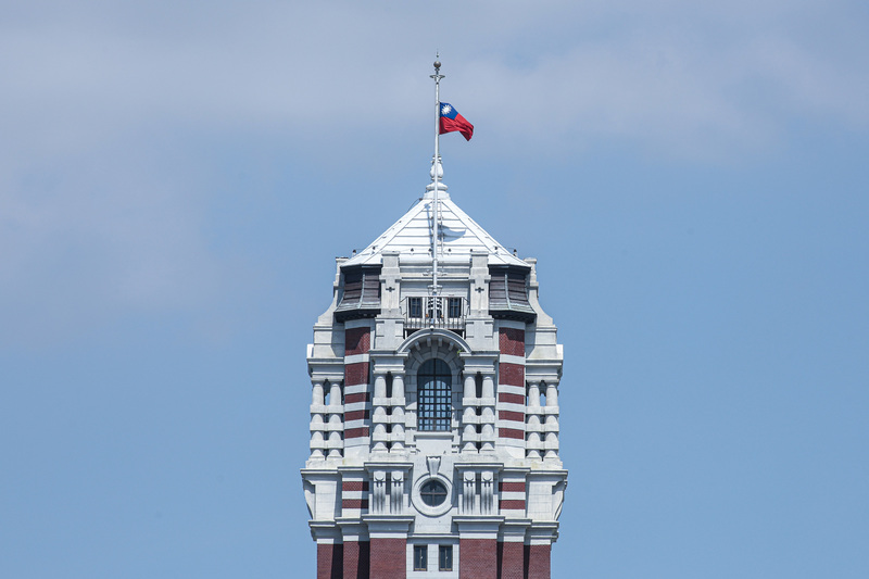 天主教教宗方濟各(Pope Francis)21日逝世，享壽88歲。總統府晚間表示，總統府及行政院將降半旗2天表達哀悼。 (圖：中央社)