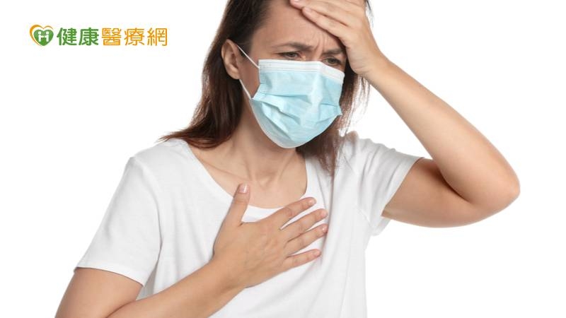 施女士過去無任何慢性疾病，新冠肺炎確診後，雖然已解隔離，但感到容易疲倦，說話活動時易喘，且會有心悸、胸悶感，經中藥與針灸兩週，症狀都已改善。(圖：健康醫療網 提供)