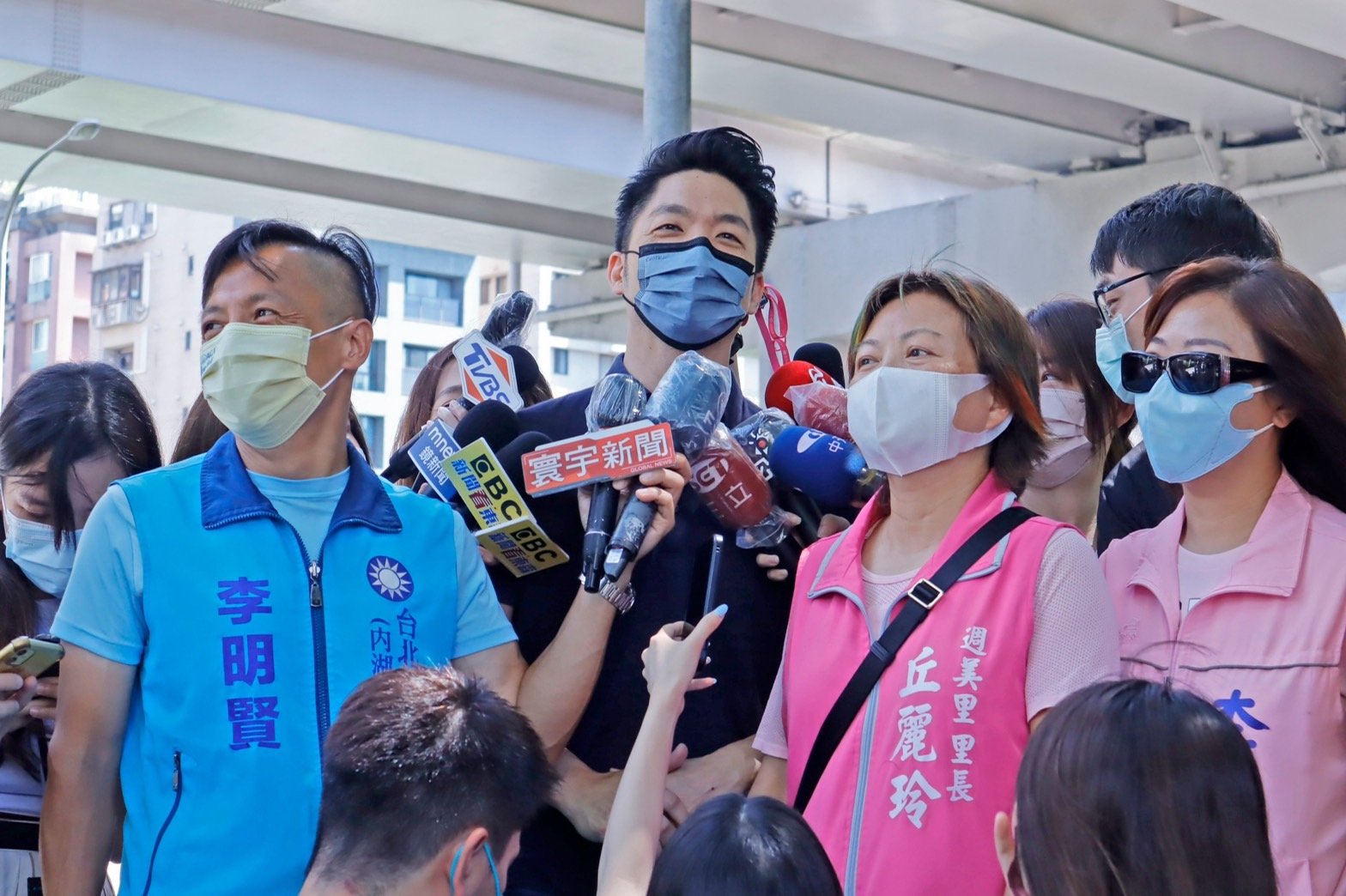 陳時中披綠袍征戰北市長，蔣萬安：落跑指揮官人民永遠記住。（圖：蔣萬安競選團隊提供）