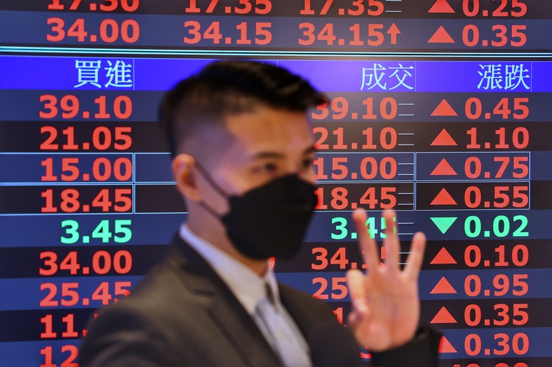 金管會主委黃天牧證實，外資11月已經回籠，相關救市措施將會漸進式退場。圖為台北股市。示意圖。 (圖：中央社)