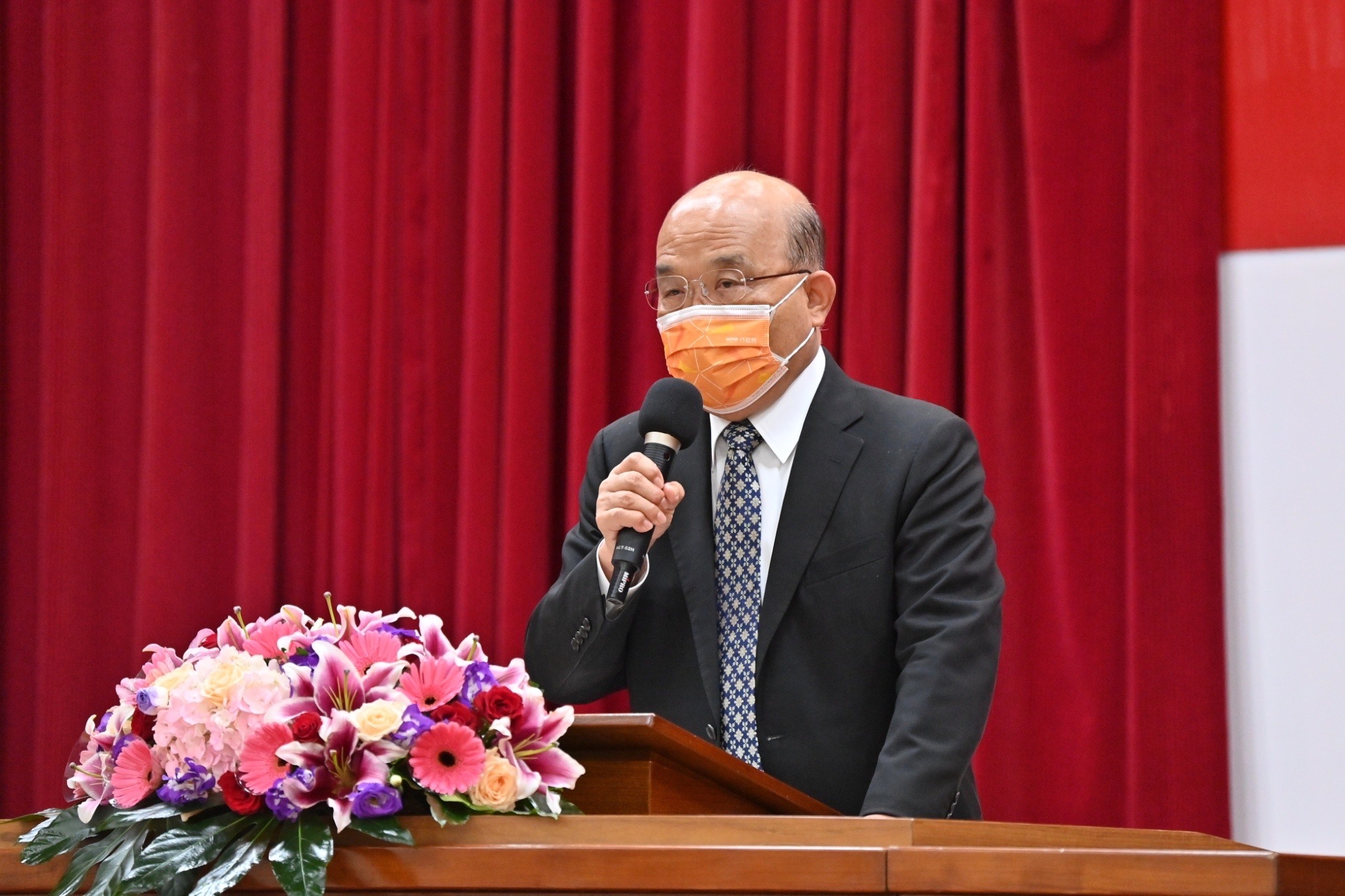 行政院長蘇貞昌15日出席「111年地方公職人員選舉檢警調廉政高層首長選舉查察座談會」並致詞。(行政院提供)