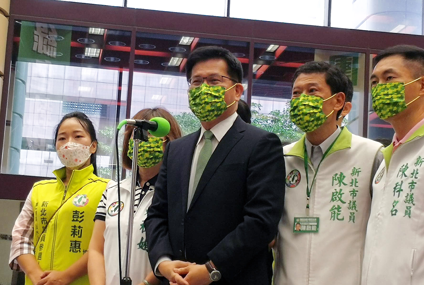 民進黨新北市長參選人林佳龍(前中)。(資料照／劉玉秋  攝)