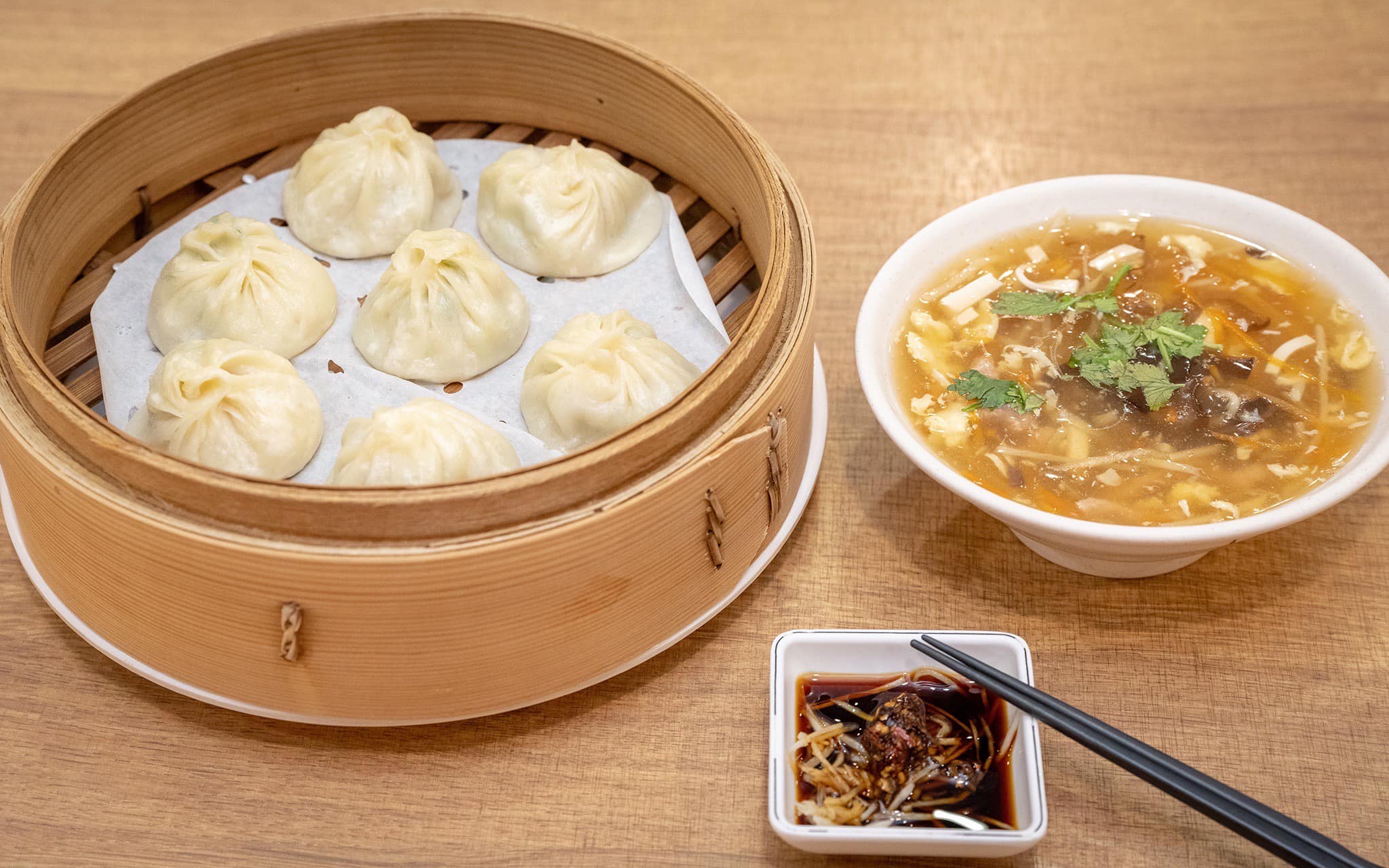 蔡英文總統18日在臉書秀出台中豐原的湯包與麵線等美食。(圖：蔡英文總統臉書)
