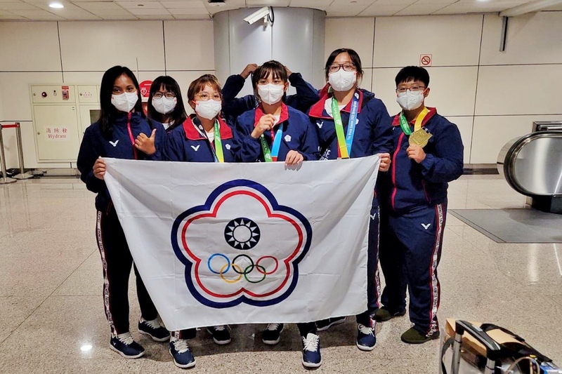 2022年第11屆伯明罕世界運動會已落幕，帶回5連霸的女子拔河隊員們表示，有把練習時學到的技巧發揮在比賽。 (圖：中央社)