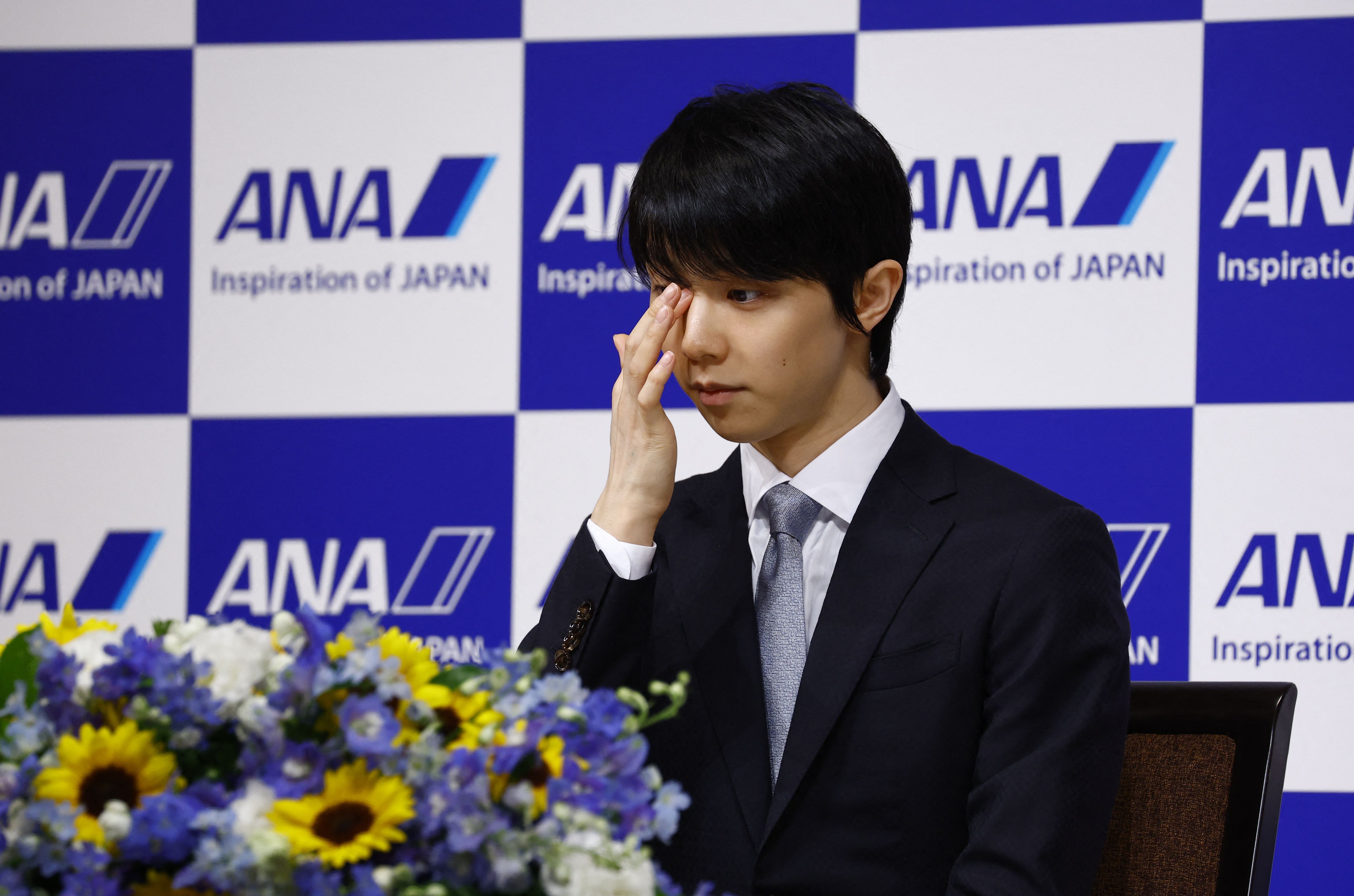 日本滑冰王子羽生結弦19日在記者會上，拭淚宣布引退。(路透社/達志影像)