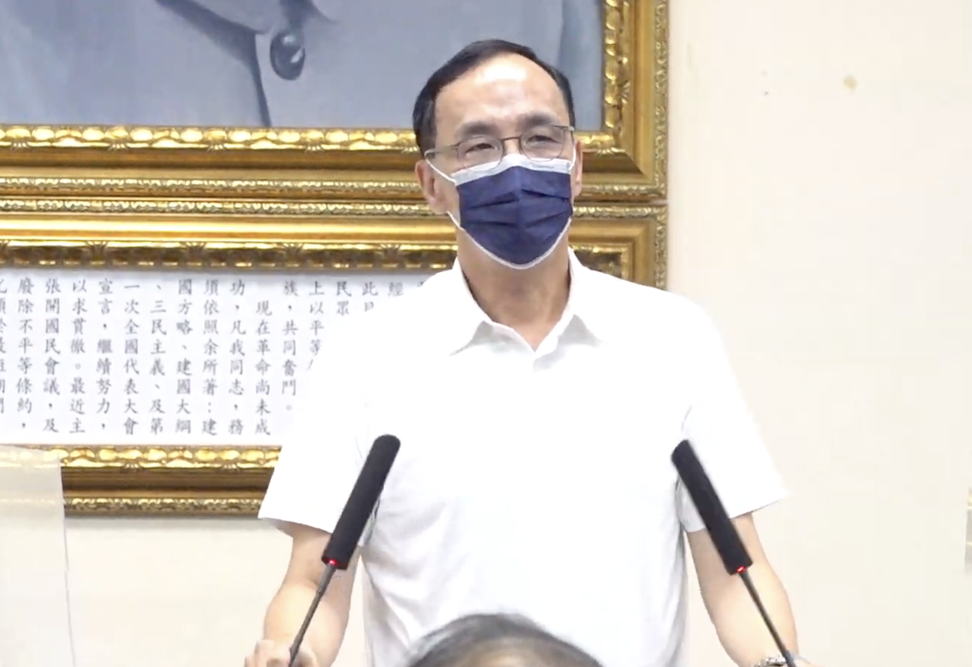 國民黨主席朱立倫20日在黨中常會中致詞，並重申國民黨「親美、友日、和中」的一貫路線。(國民黨提供)