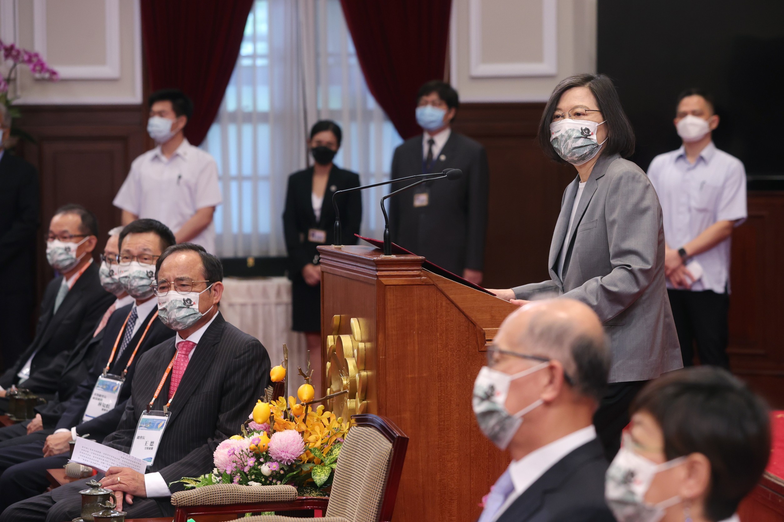蔡英文總統21日接見「世界臺灣商會聯合總會第28屆回國訪問暨投資考察團」。 (圖:總統府)