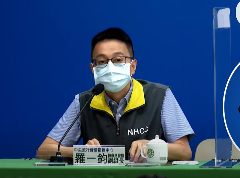 指揮中心醫療應變組副組長羅一鈞表示，接種疫苗是最有效的預防方法，呼籲家長盡快帶幼童接種1、2劑，以增加保護力。(圖擷自YouTube)