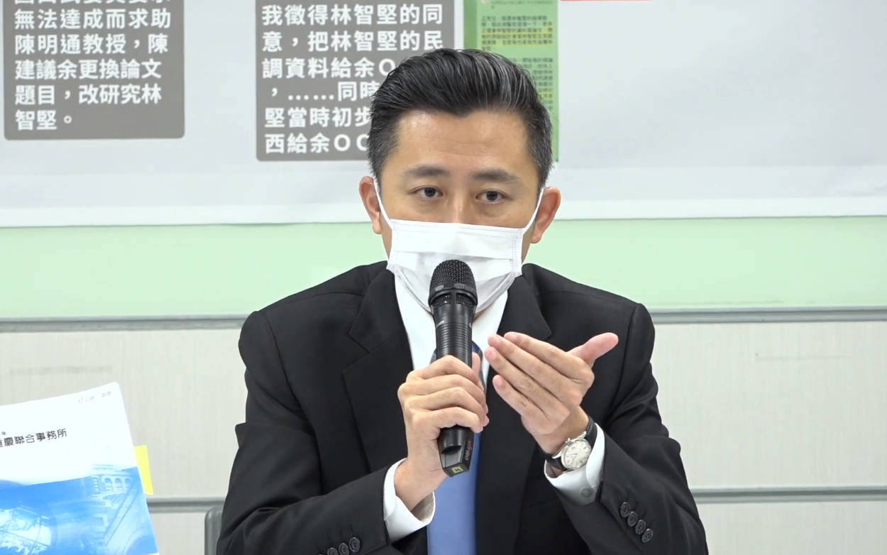 前新竹市長林智堅再為新竹棒球場缺失向大眾致歉。（翻攝直播畫面）