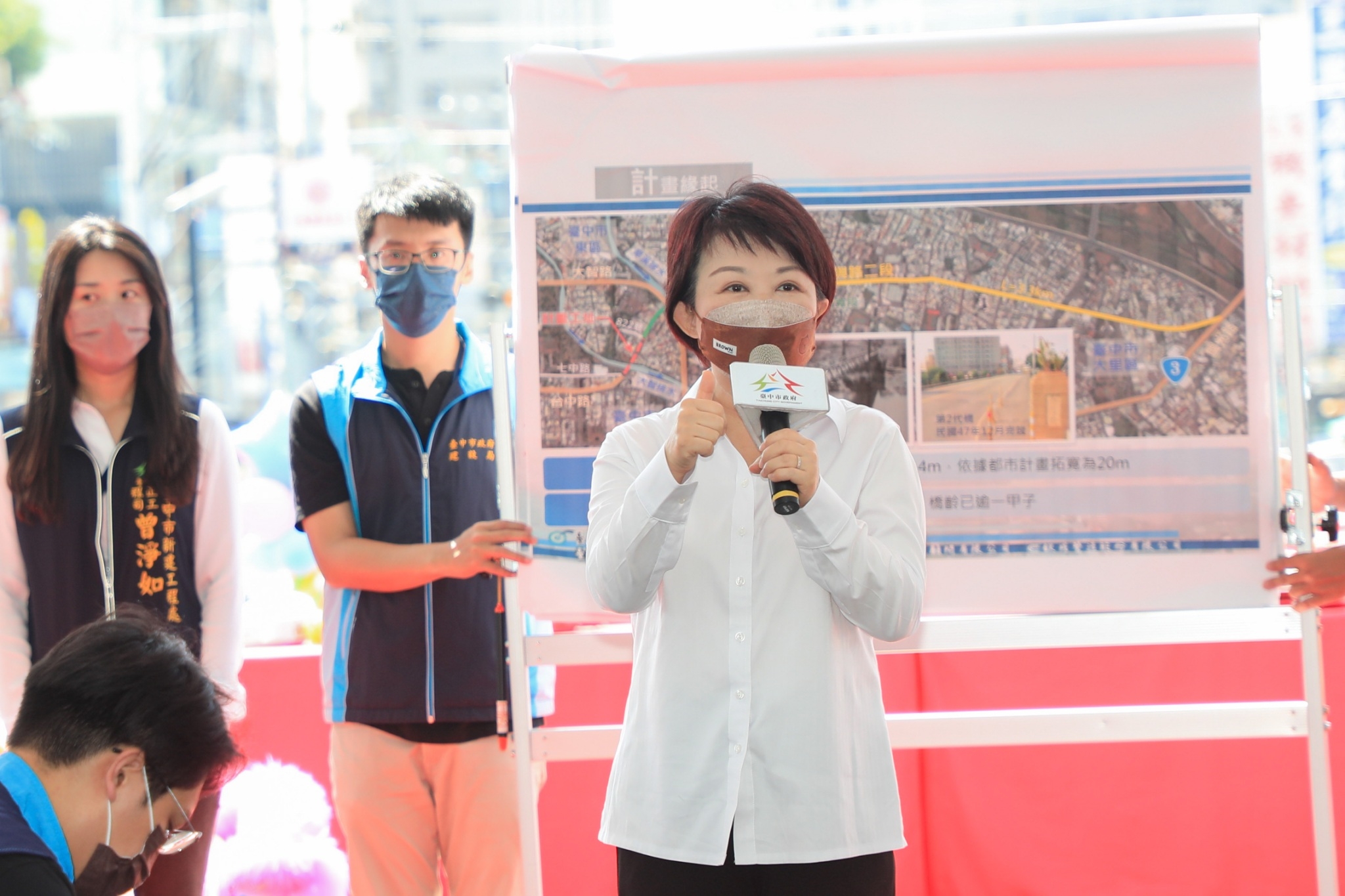 台中市長盧秀燕針對潭子槍擊案強調，台中公權力不容挑戰。圖為她25日出席大里南門橋改建拓寬橋面工程提前開放通車典禮。(台中市政府提供)