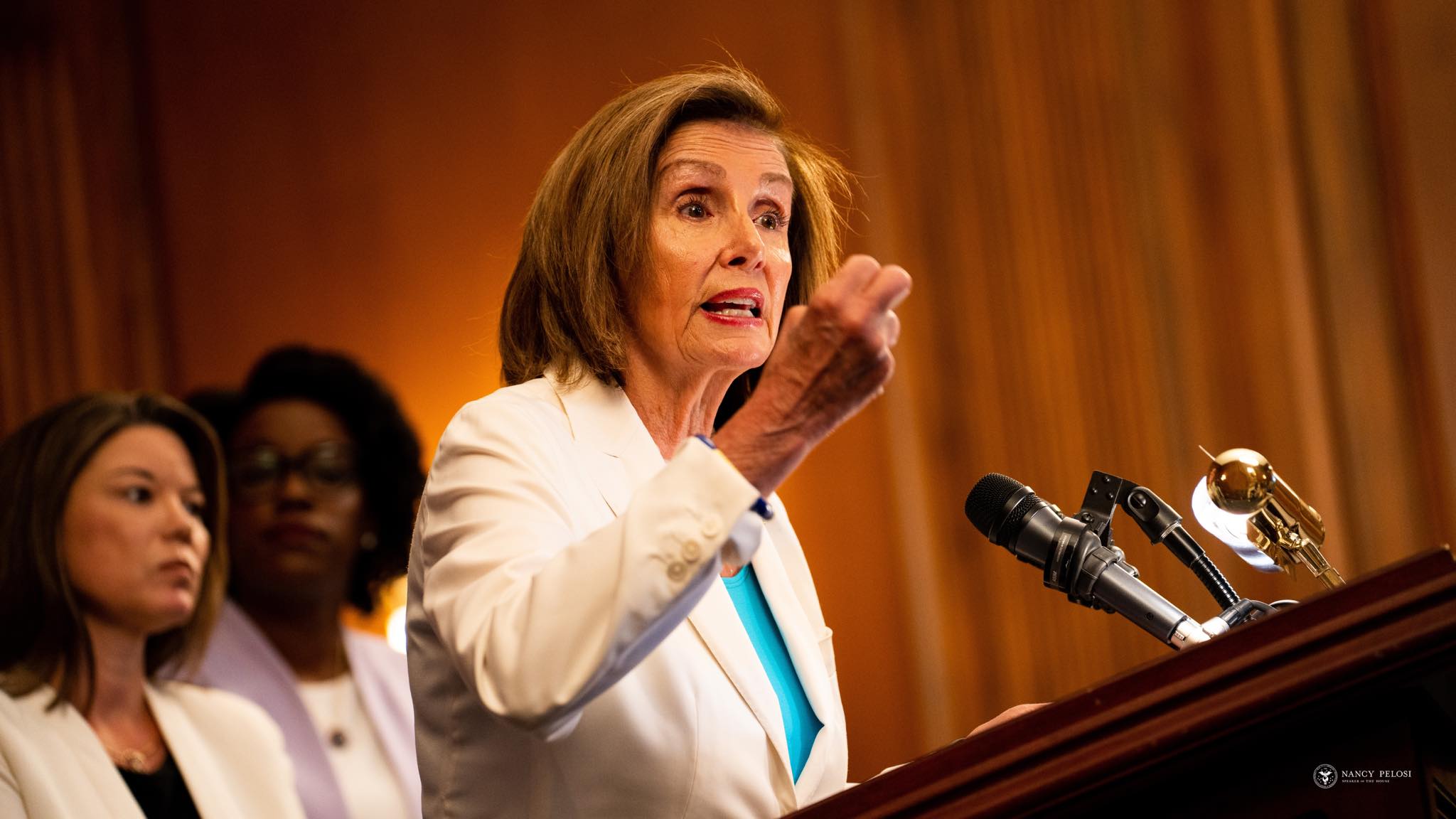 美國眾議院議長裴洛西(Nancy Pelosi)2日從新加坡轉往行程第二站馬來西亞訪問。(FB/Nancy Pelosi/檔案照片)