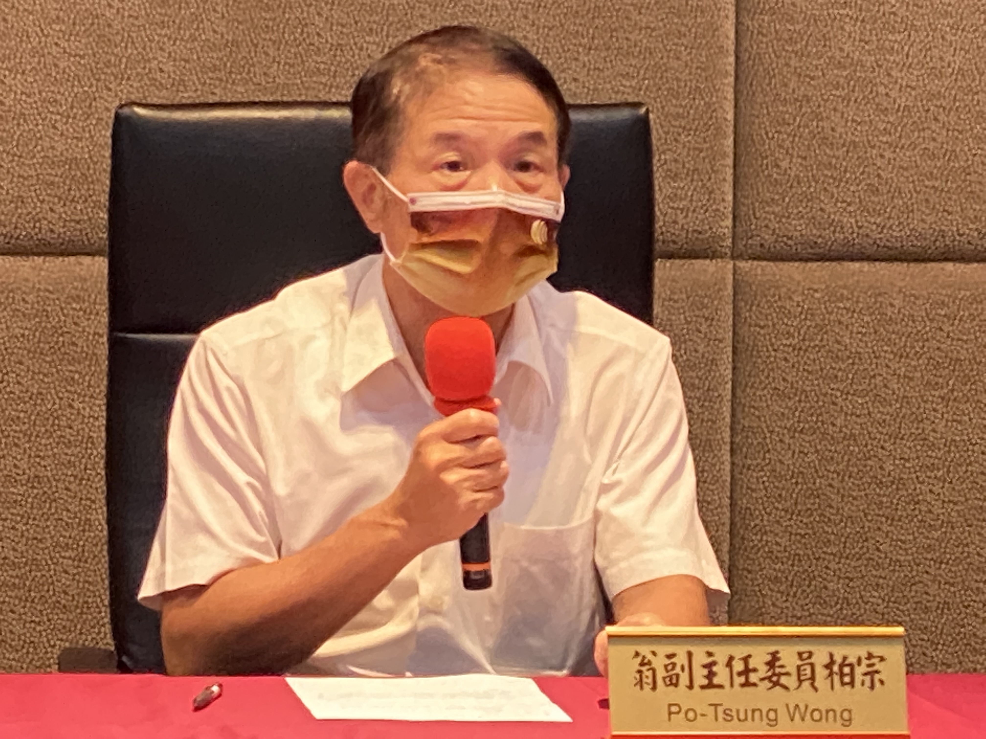 NCC發言人翁柏宗27日強調，「網際網路治理處」依照立法院三讀通過的NCC組織法增設的單位。(吳琍君 攝)