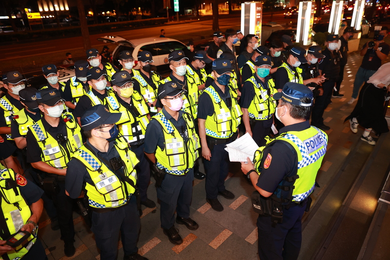 警政署從今晚開始至31日凌晨，將針對幫派圍事經營及易發生治安顧慮地點等處，加強臨檢取締。(圖：中央社)