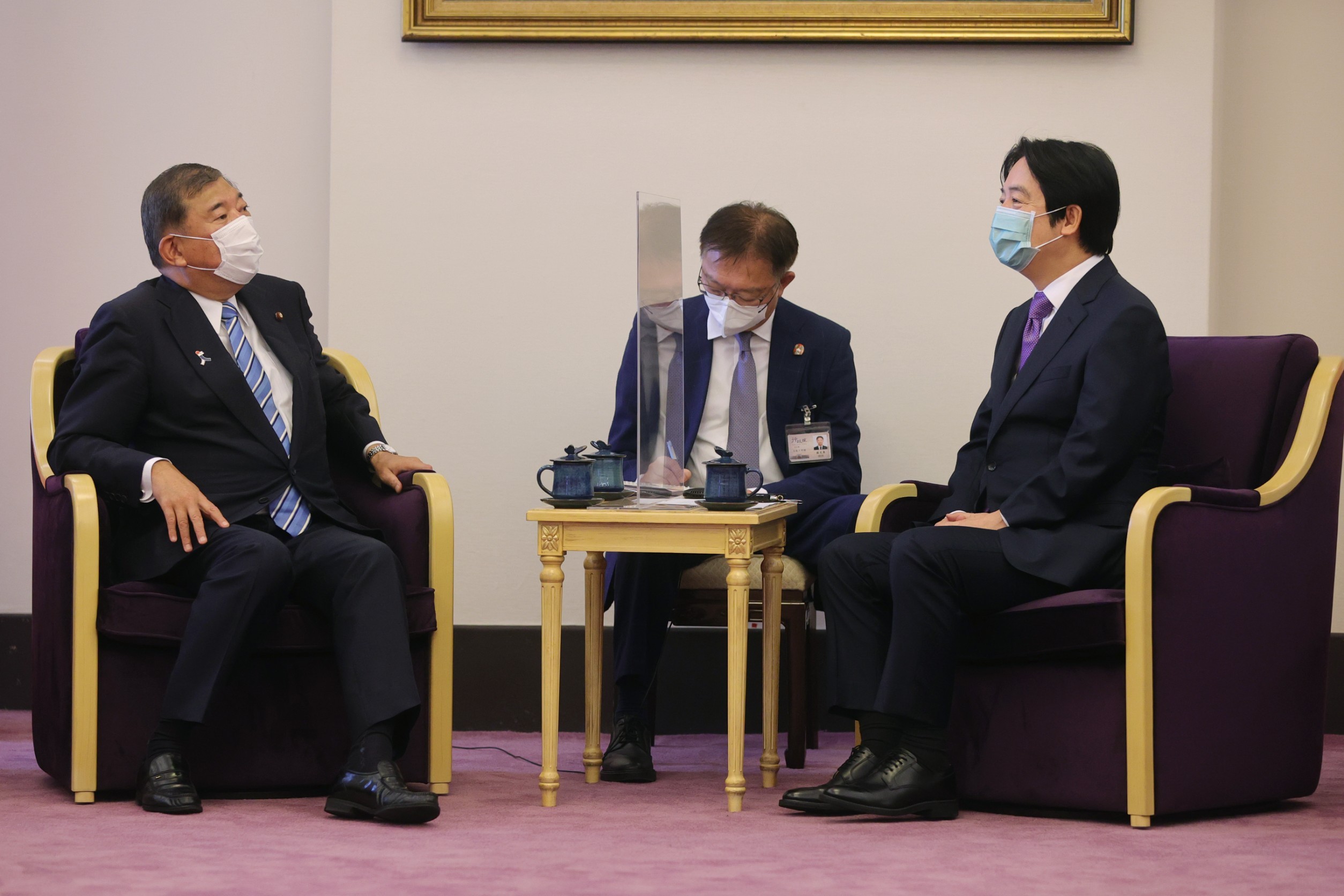 副總統賴清德28日接見「思考日本安全保障議員之會」訪台團。左為訪問團共同團長石破茂。 (圖:總統府 提供)