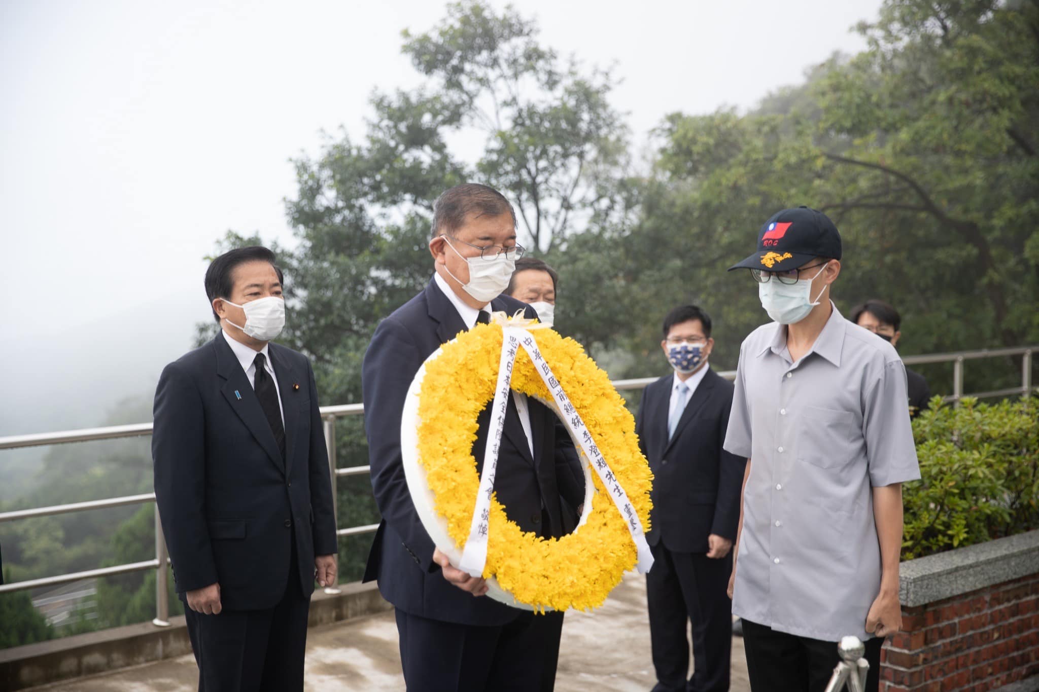 前總統李登輝逝世兩週年，日本前防衛大臣石破茂赴五指山弔唁。 (圖:取自林佳龍臉書)
