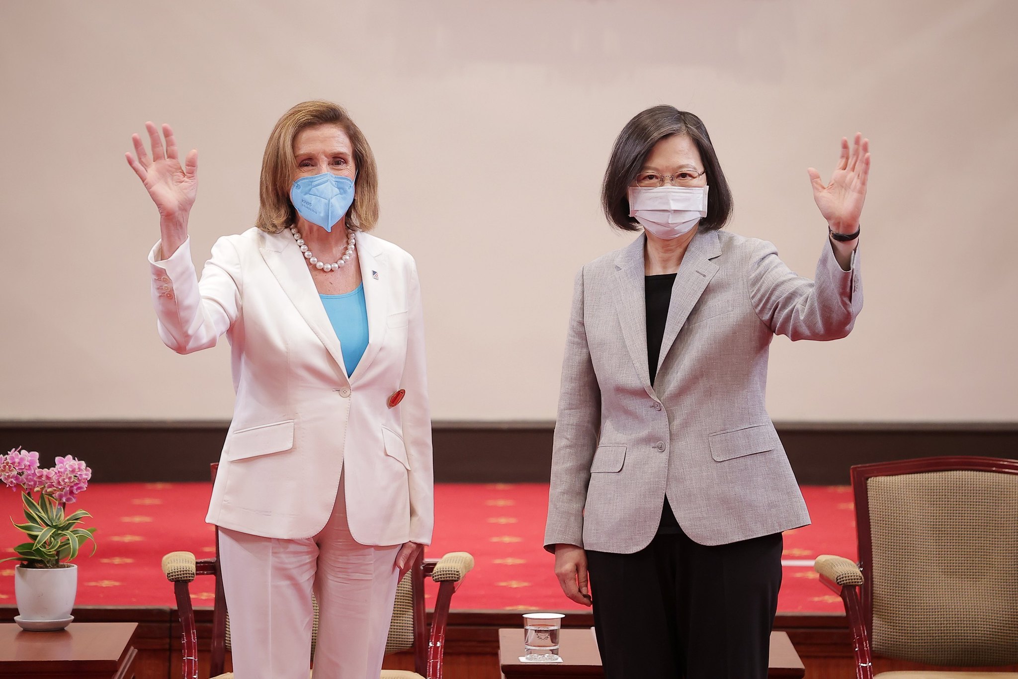 美媒曝光美國眾議院議長裴洛西訪台秘辛指出，中國領導人習近平的確在拜習通話中要求拜登出面阻止裴洛西訪台。圖為蔡英文總統接見美國聯邦眾議院議長裴洛西訪團一行。 (圖:總統府)