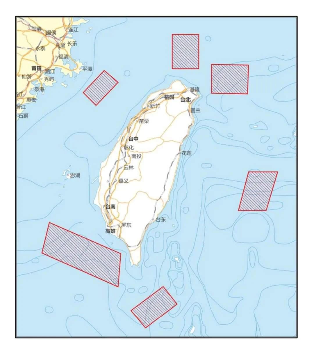中國軍方從3日晚間開始到4日上午，數度短暫侵入台灣海峽中線。(圖取自微博)