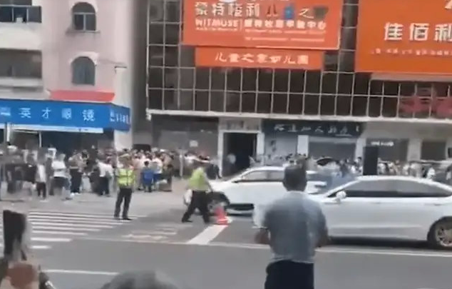 中國江西省安福縣一所幼兒園，今天(3日)傳出1名男子持刀砍人事件，造成3人死亡，6人受傷。(翻攝微博)
