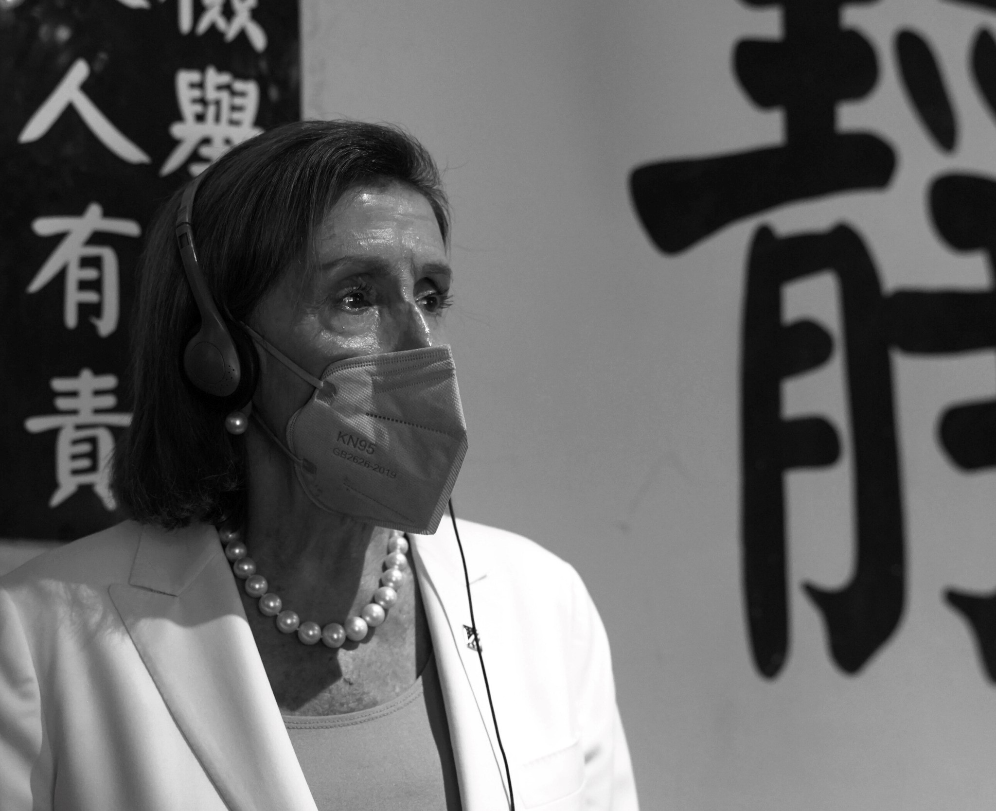 美國眾議院議長裴洛西(Nancy Pelosi)訪台，被認為是為台灣做出一場成功的公關，大大提高台灣知名度以及凸顯政治人物訪台必要性。圖為裴洛西訪問景美人權園區。(FB/@House Speaker Nancy Pelosi)