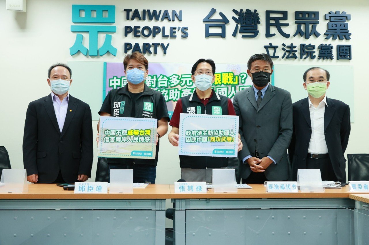 中國對台祭出「超限戰」民眾黨團提出成立諮詢輔導專責單位與專線、強化海外市場拓銷、完善農產外銷前的農害檢測及積極洽簽農貿協議等四大呼籲。（圖：民眾黨團提供）