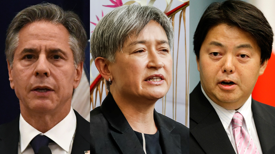 美國國務卿布林肯(左)、澳洲外交部長黃英賢(中)、日本外務大臣林芳正(右)利用東南亞國家協會(ASEAN)外長會議在柬埔寨首都金邊舉行之際，召開三邊戰略對話。(合成圖)